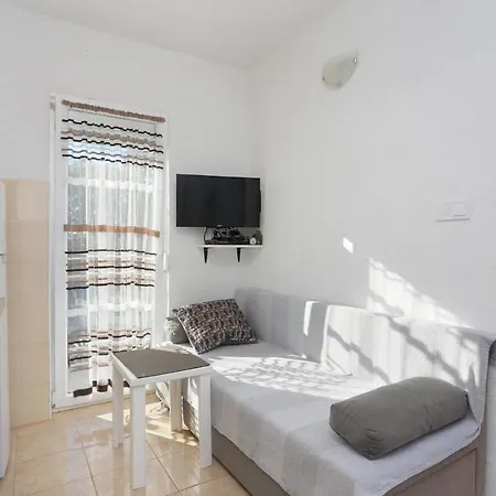 아파트 With Parking Space Kanica, - 19986 *