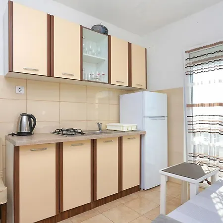 With Parking Space Kanica, - 19986 로고즈니차